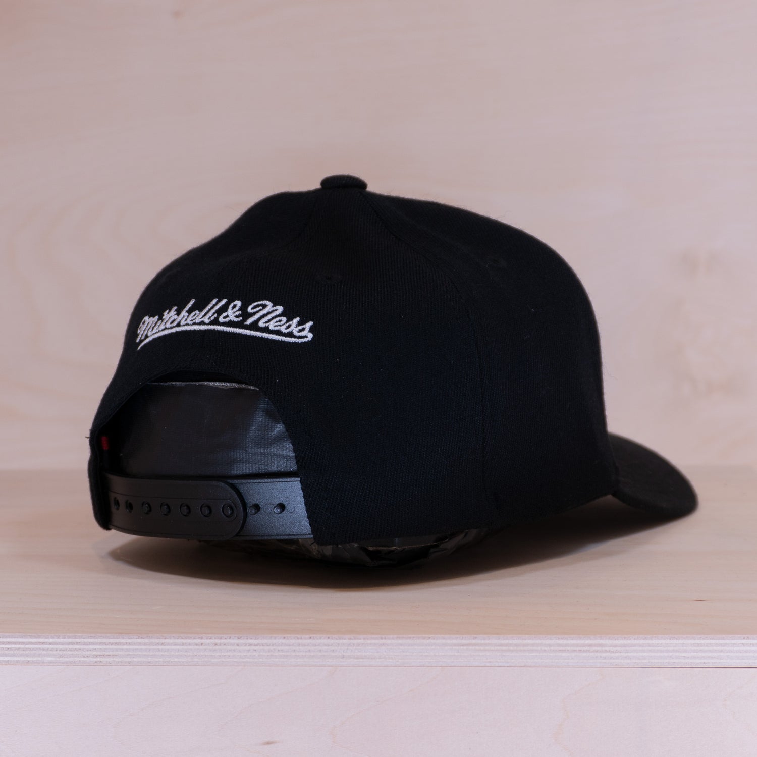 Mitchell & Ness Branded Pinscript Snapback Black/White