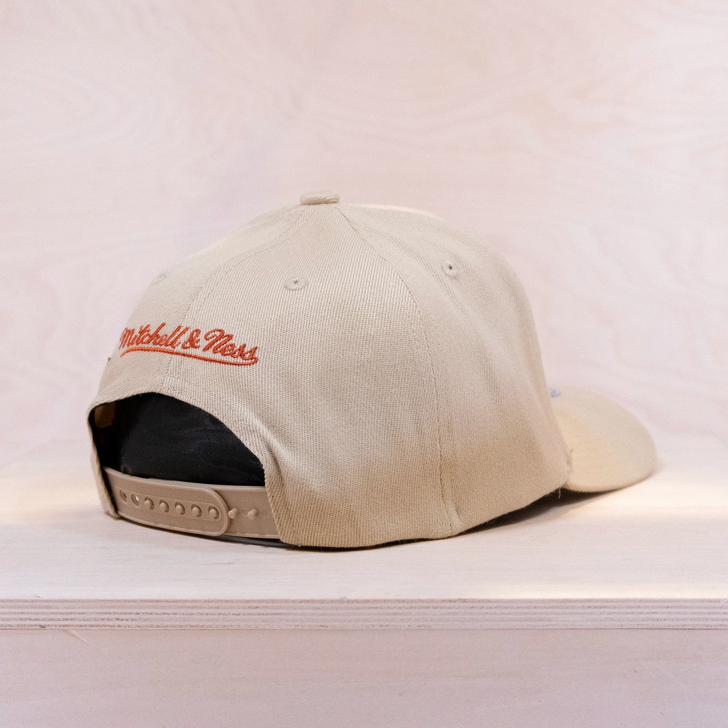 Mitchell & Ness Pinscript Classic Red Cap Own Brand Sand/Orange