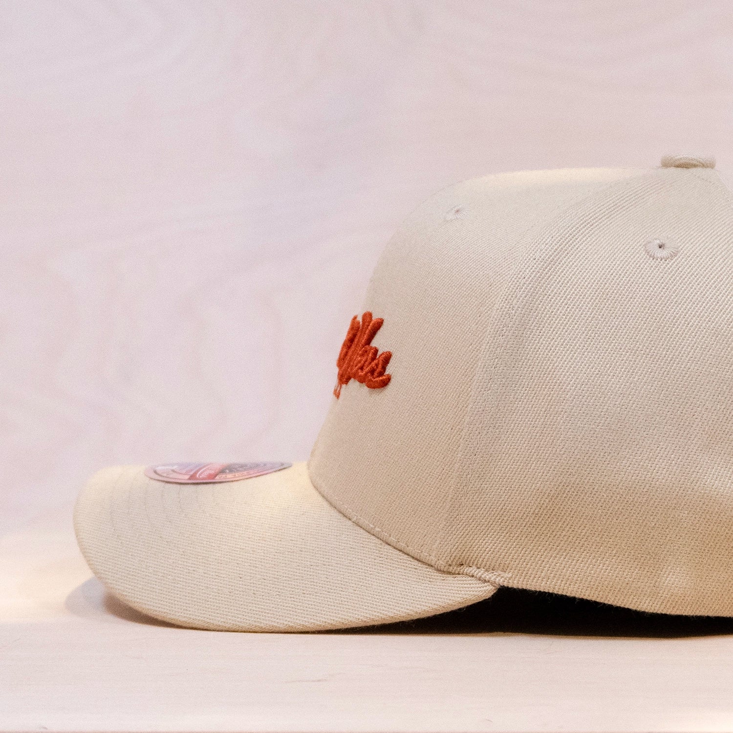 Mitchell & Ness Pinscript Classic Red Cap Own Brand Sand/Orange