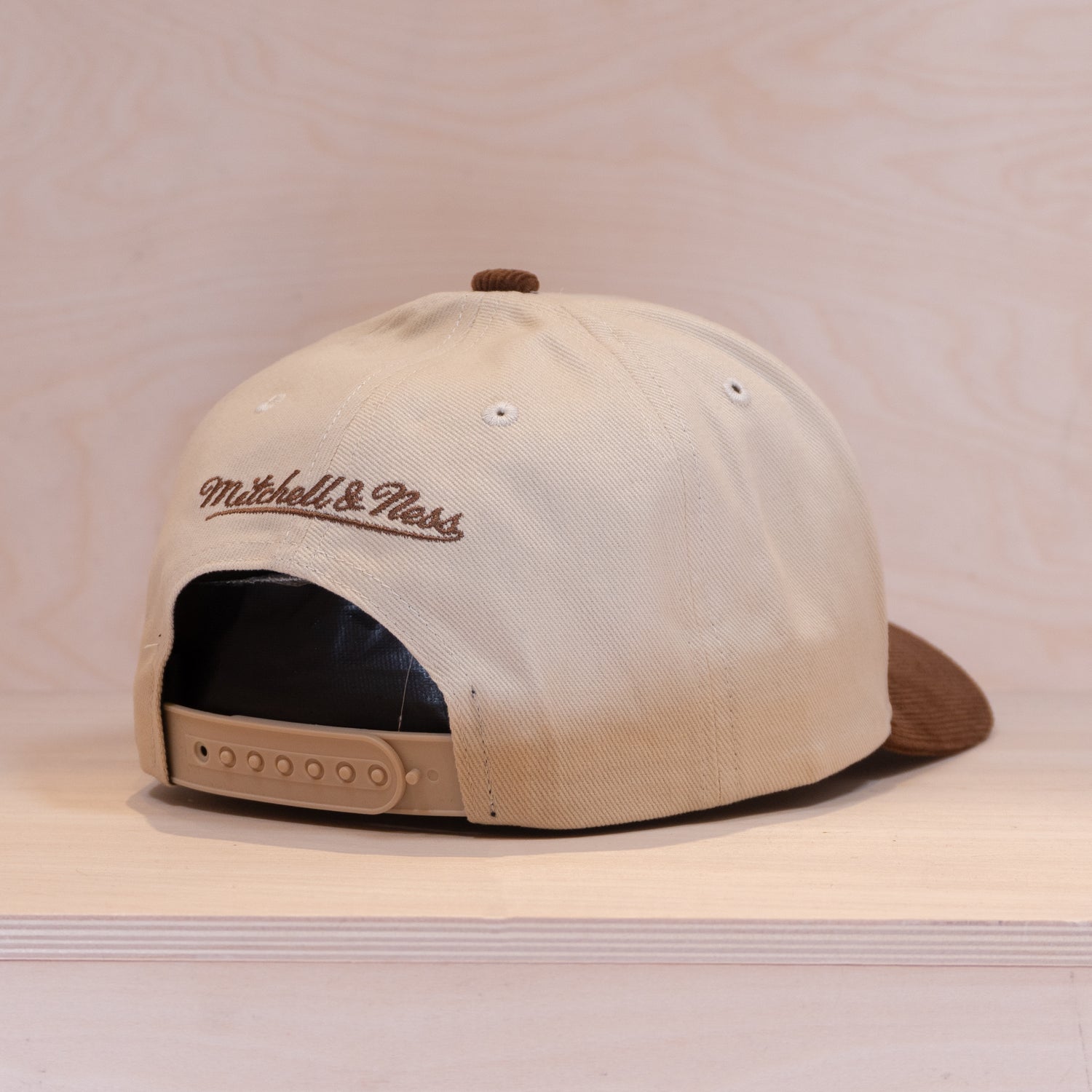 Mitchell & Ness Tawny Pro Crown Cap Milwaukee Bucks Cream/Brown