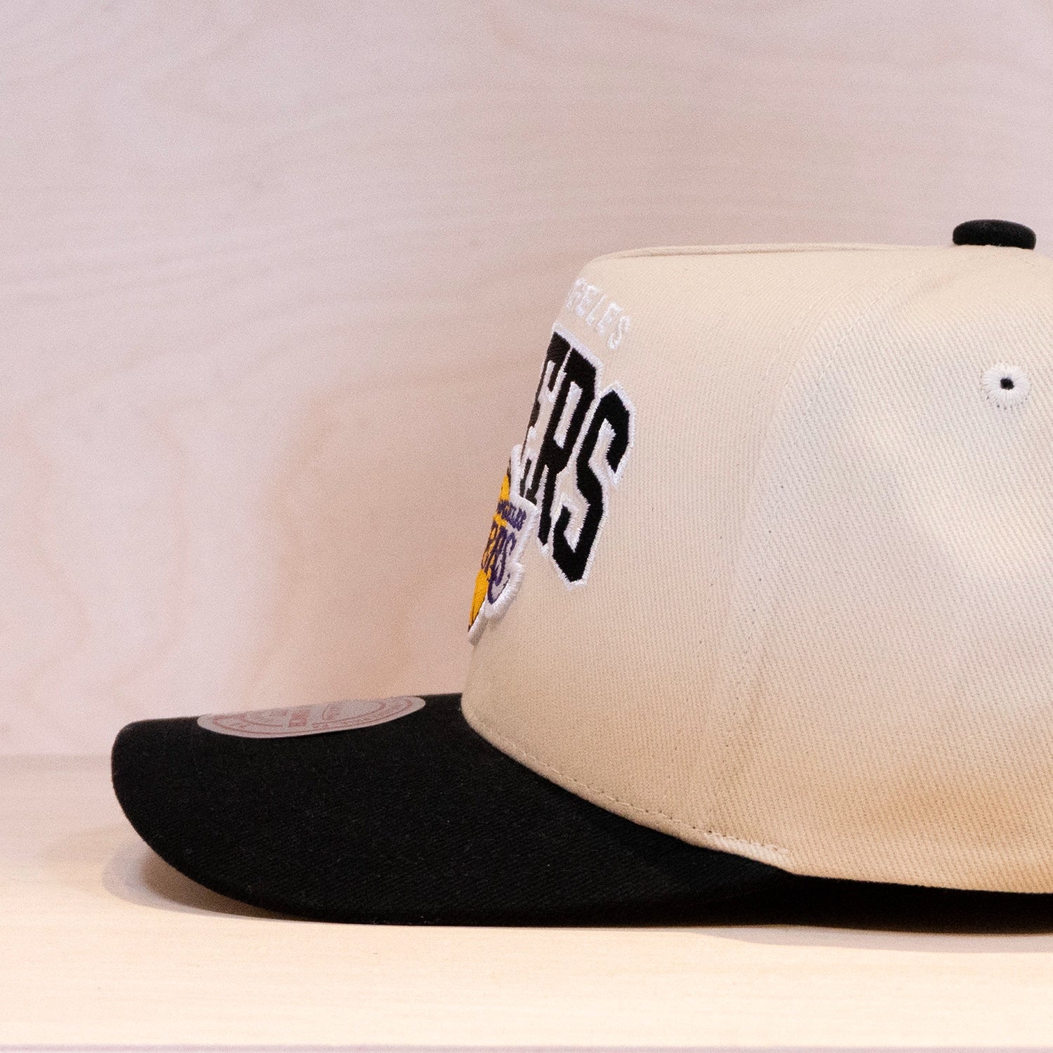 Mitchell & Ness Team Arch Pro Crown Black/Sand