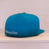 Mitchell & Ness Team Ground 2.0 Fitted Cap C Hornets Teal