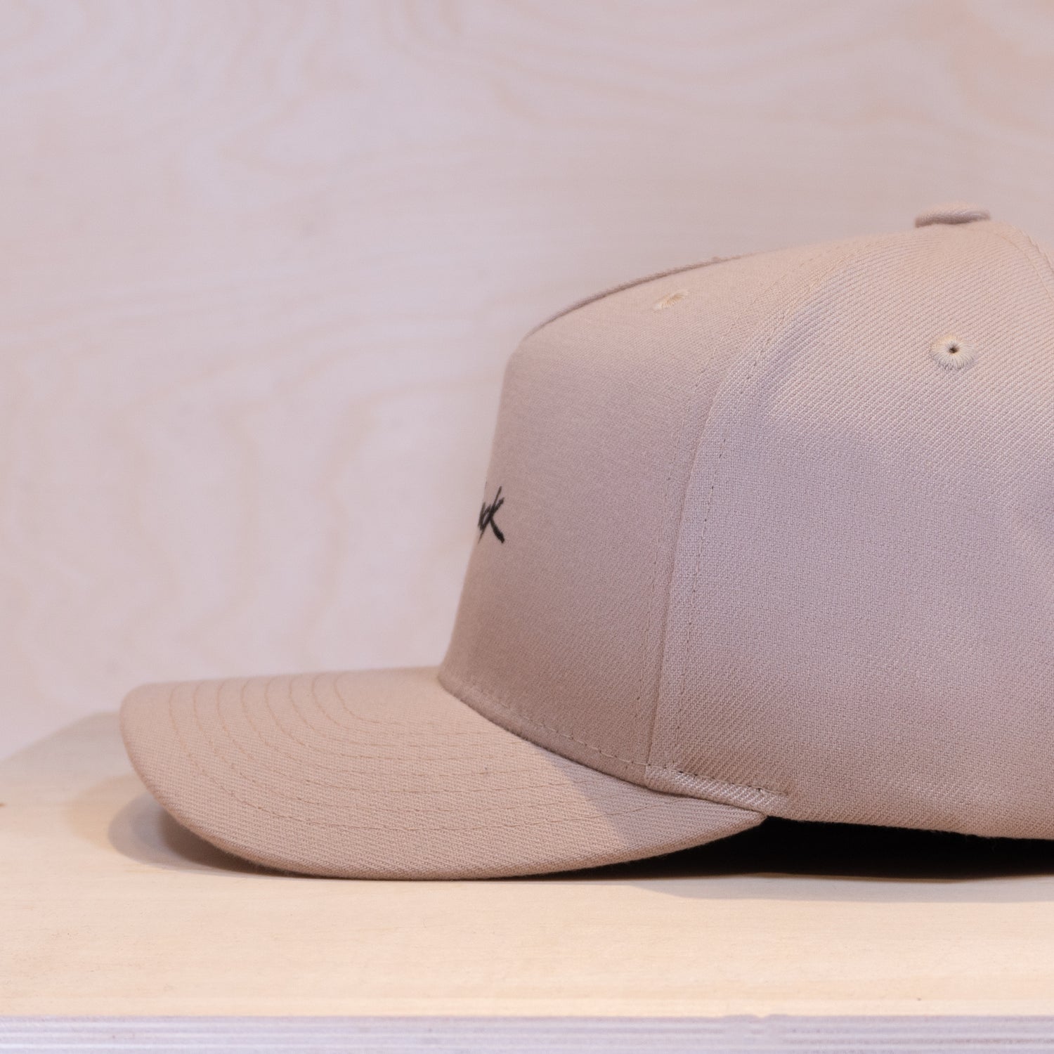 New Black Signature A-frame Cap Stone Beige