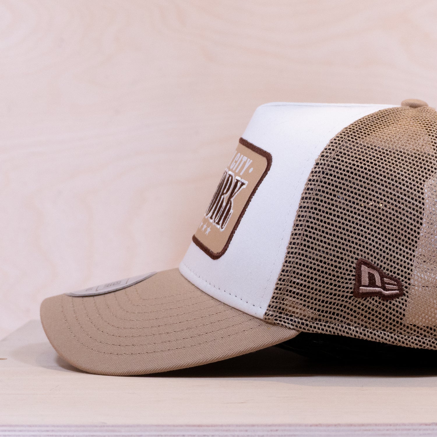 New Era Location Patch New York Trucker Cap Khaki/White