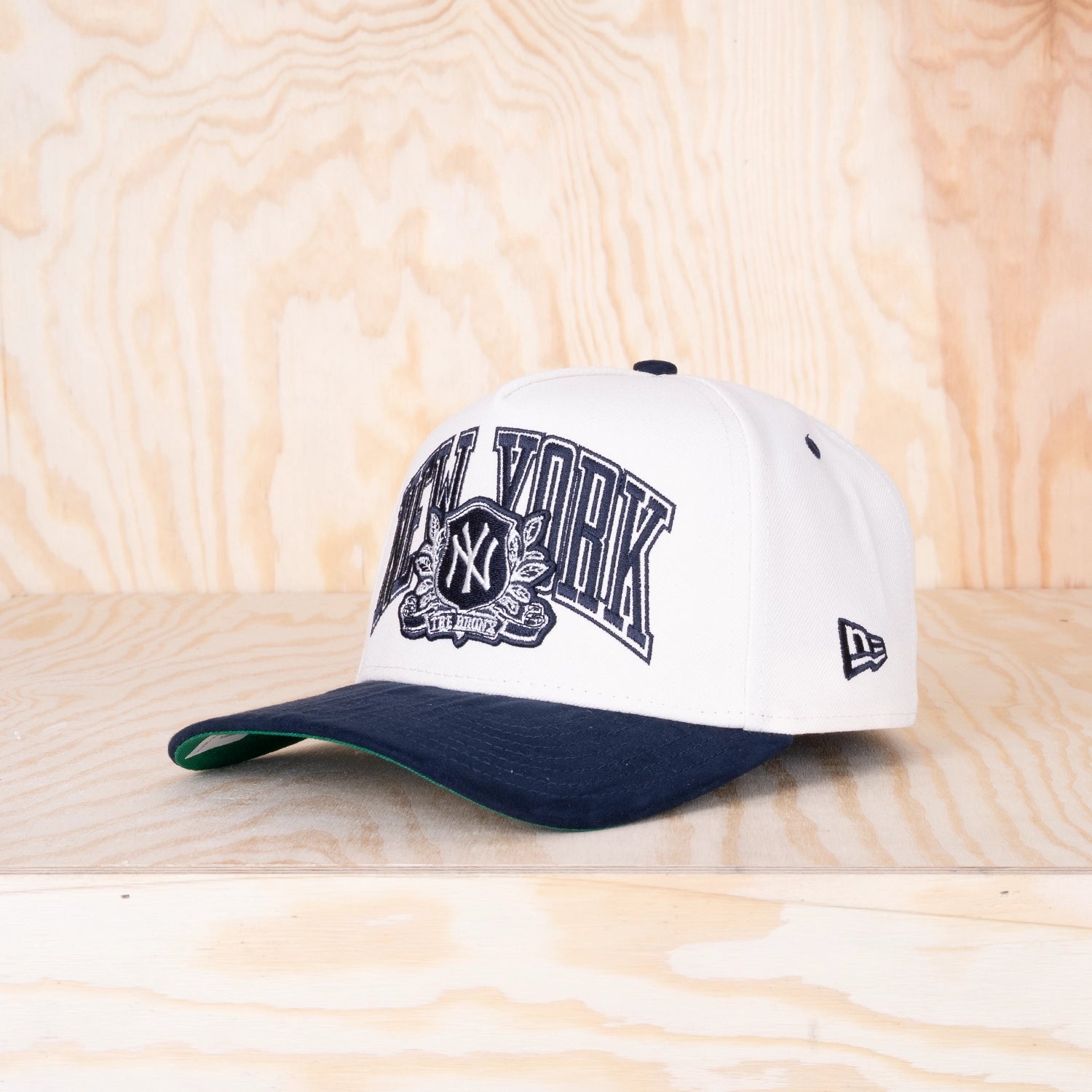 New Era 9FORTY New York Yankees MLB A-Frame Cap Suede Light beige