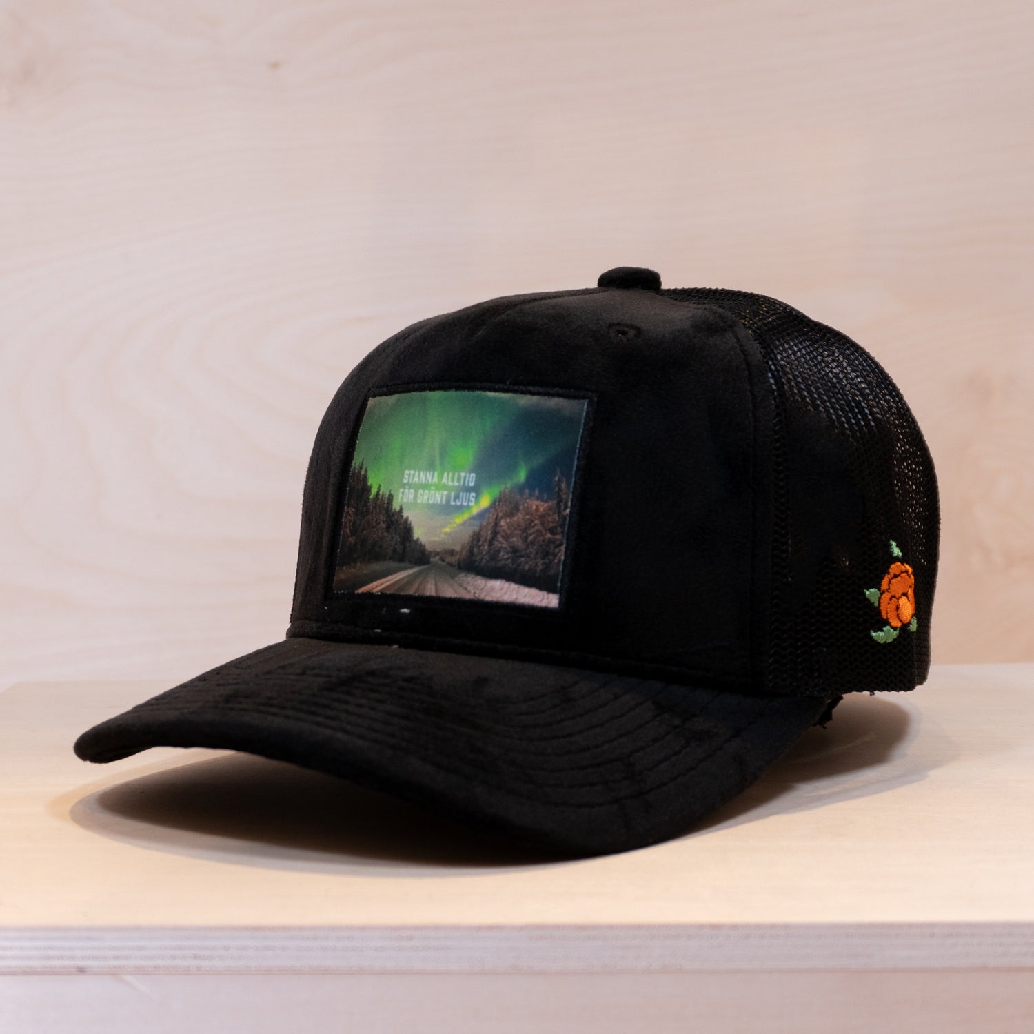 Sqrtn Norrsken Velvet Trucker Black