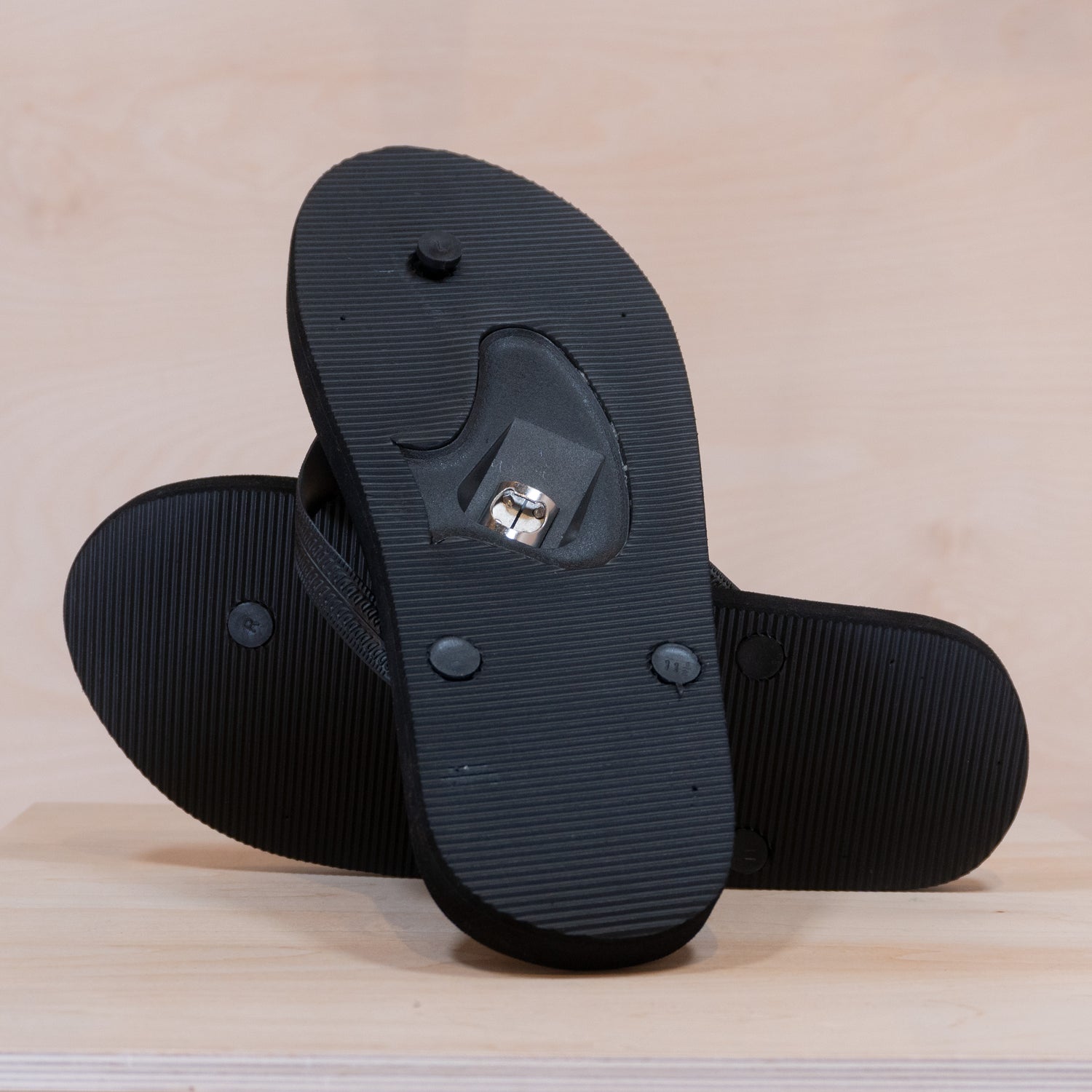 Sqrtn Kolab Flip-Flop Kolsvart