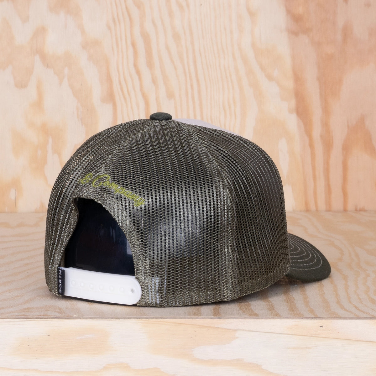 Sqrtn Fish On Trucker Cap Ivory