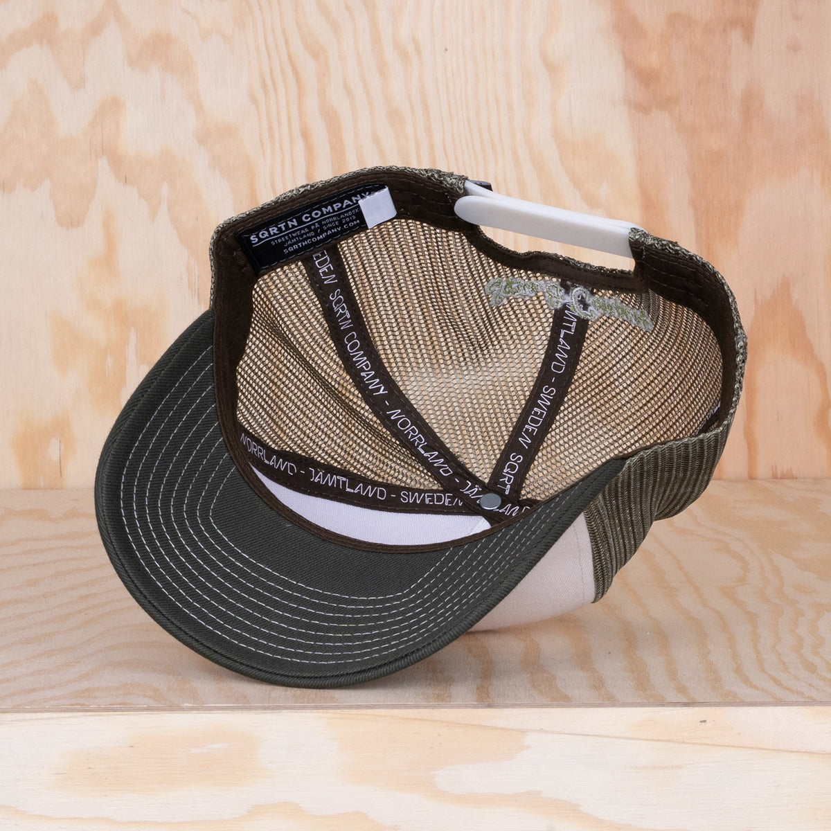 Sqrtn Fish On Trucker Cap Ivory