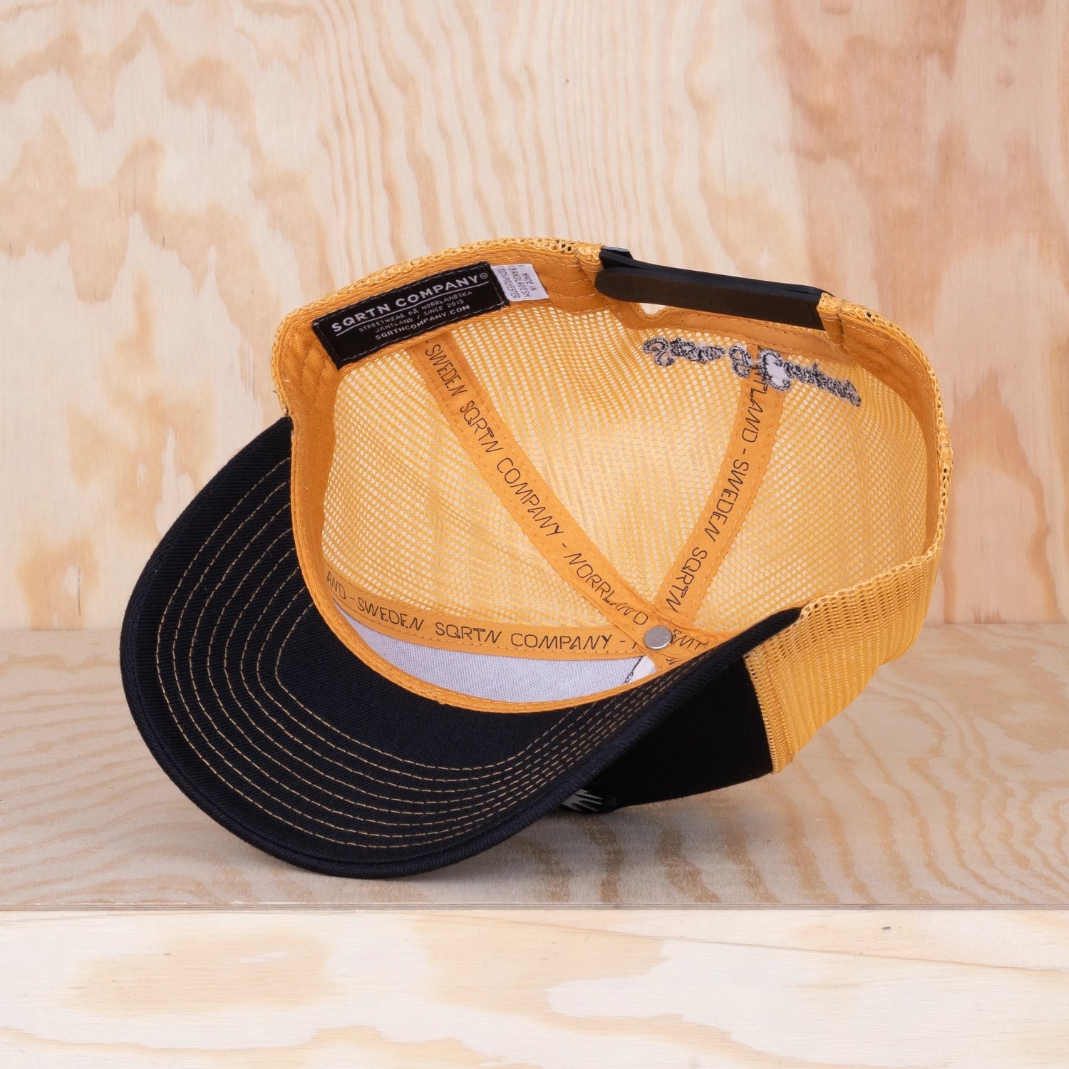 Sqrtn Wander Trucker Cap Black
