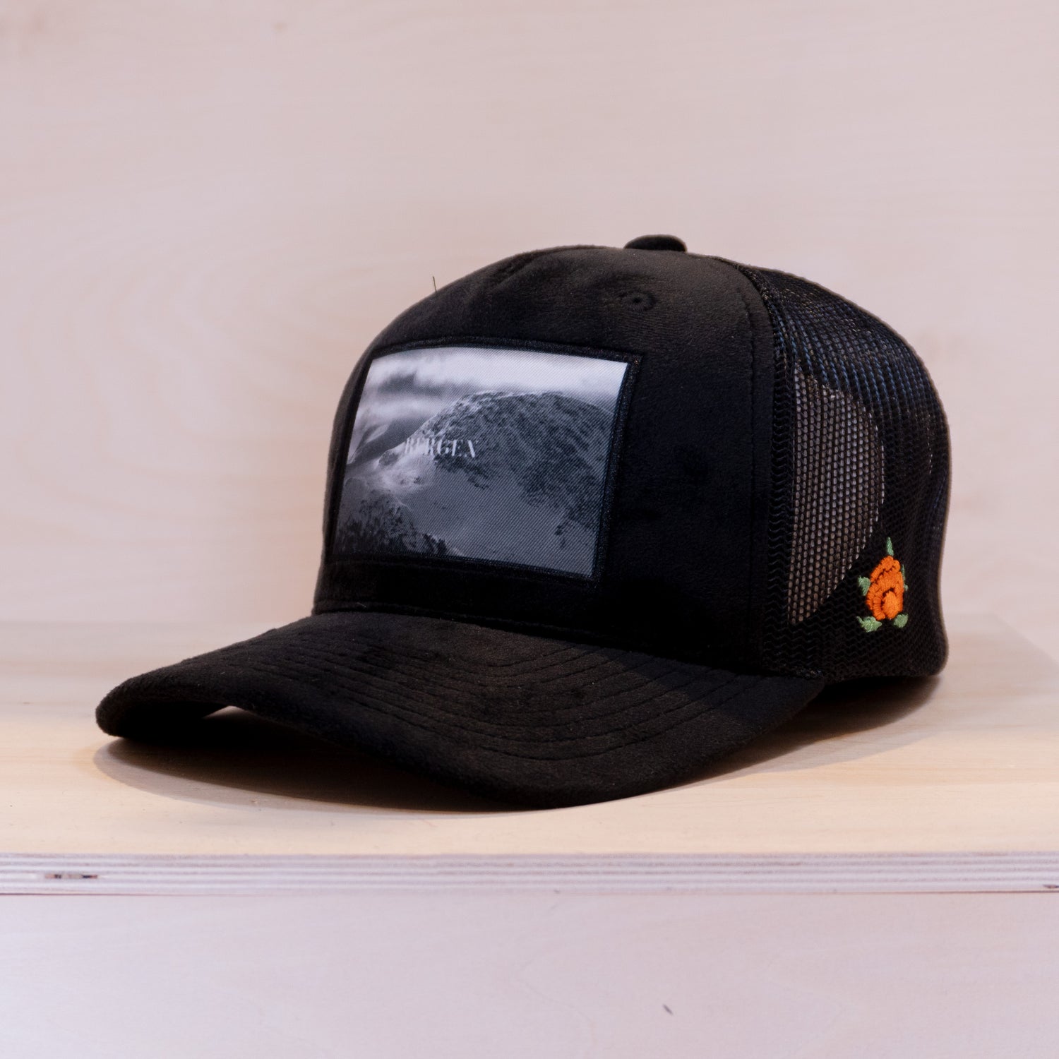 Sqrtn Bergen Velvet Trucker Black