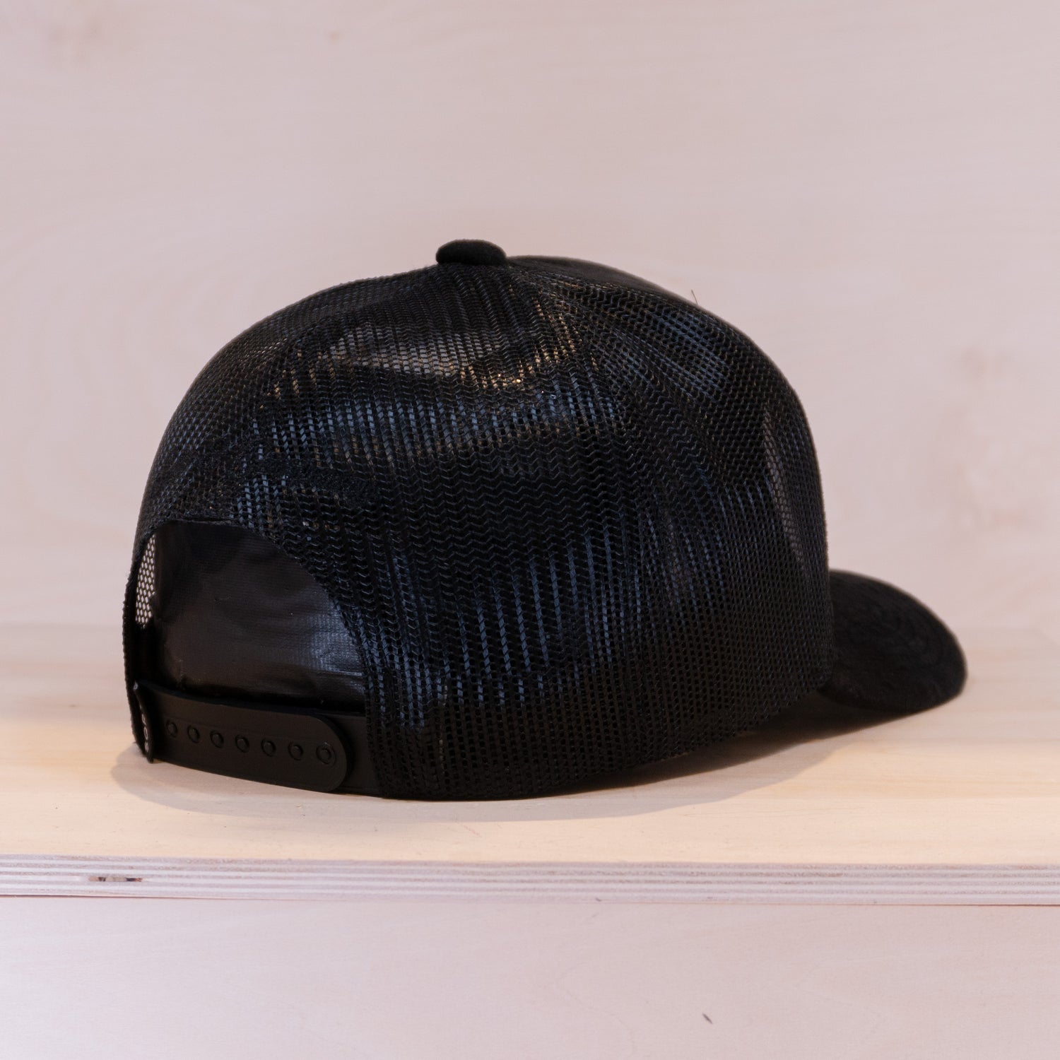Sqrtn Bergen Velvet Trucker Black