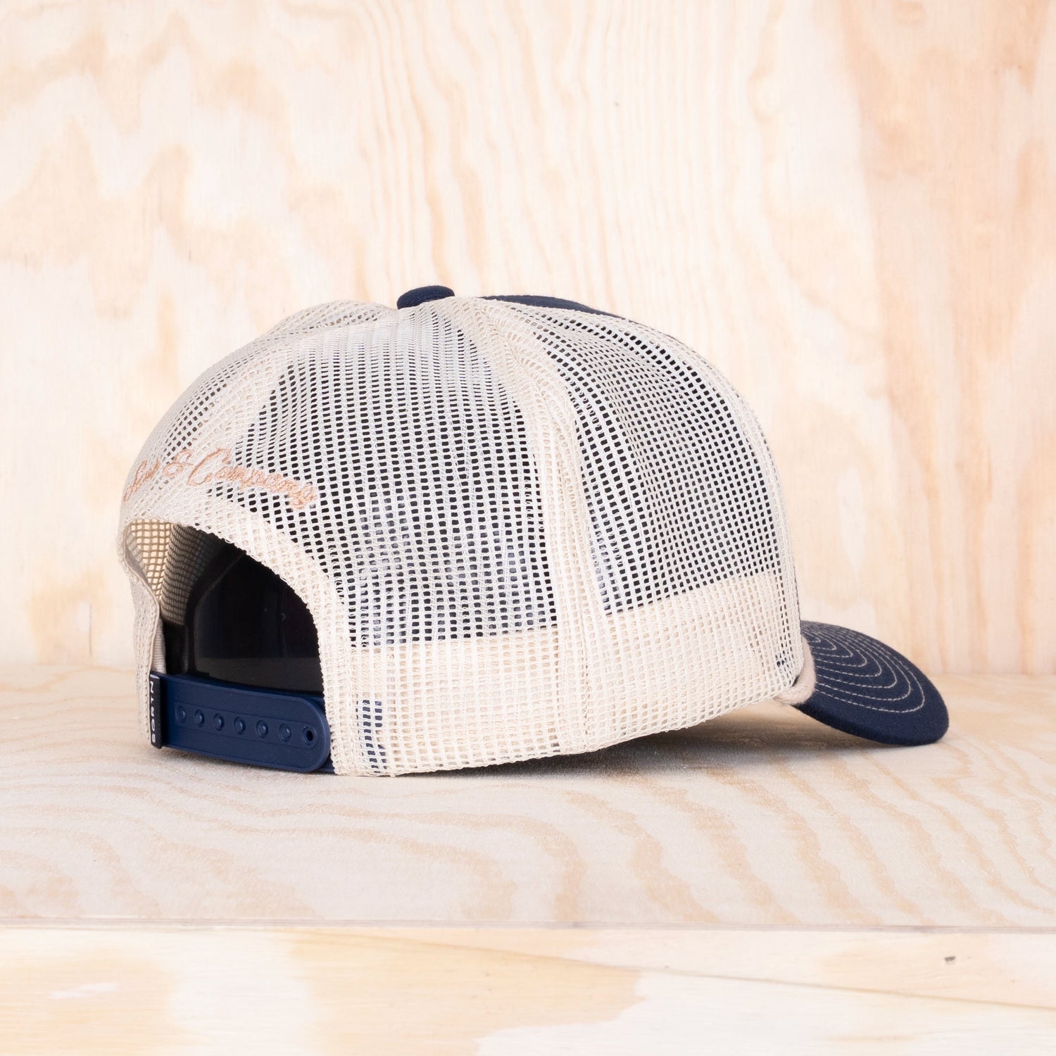 Sqrtn Hoppande Laxen Trucker Cap Navy
