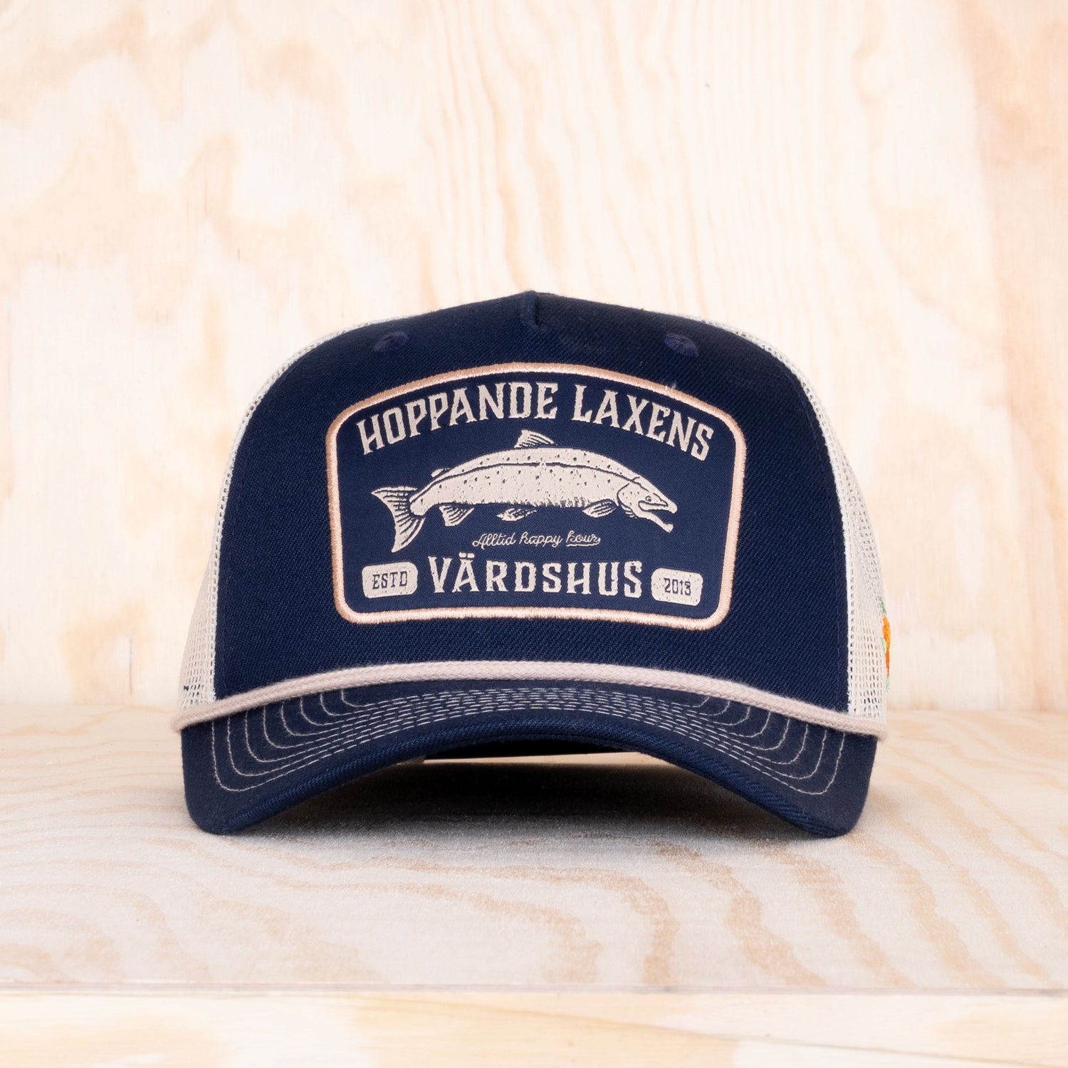 Sqrtn Hoppande Laxen Trucker Cap Navy