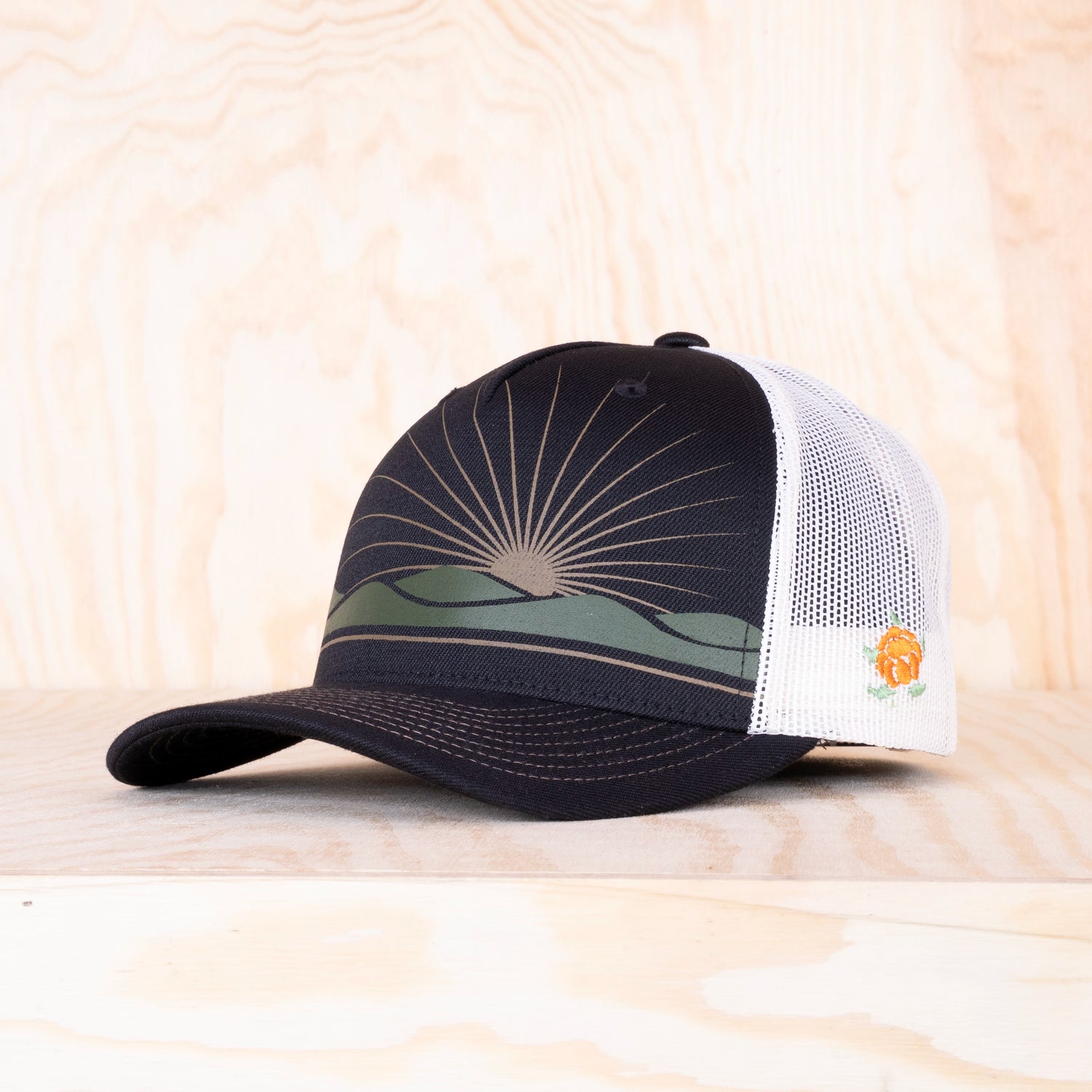 Sqrtn Mountain Line Low Trucker Cap Black