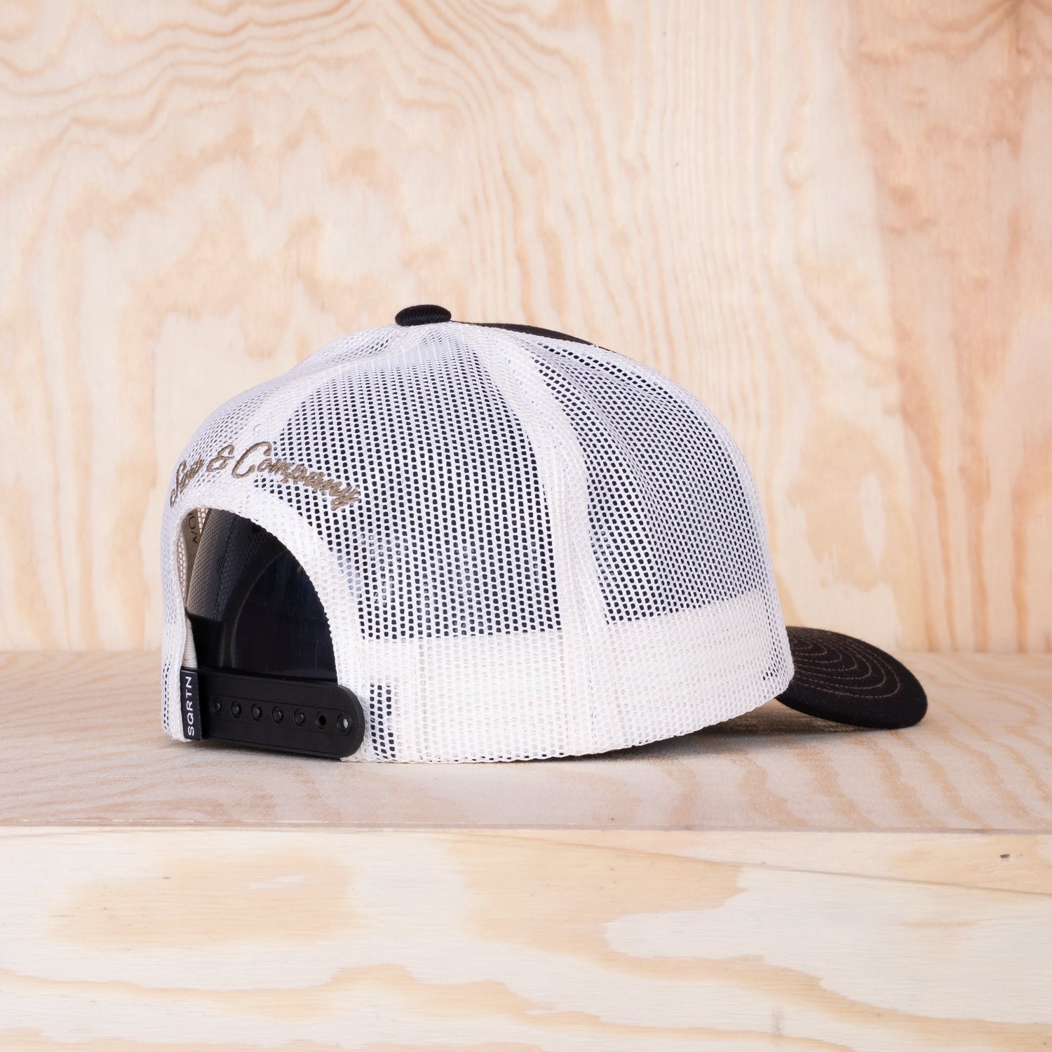 Sqrtn Mountain Line Low Trucker Cap Black