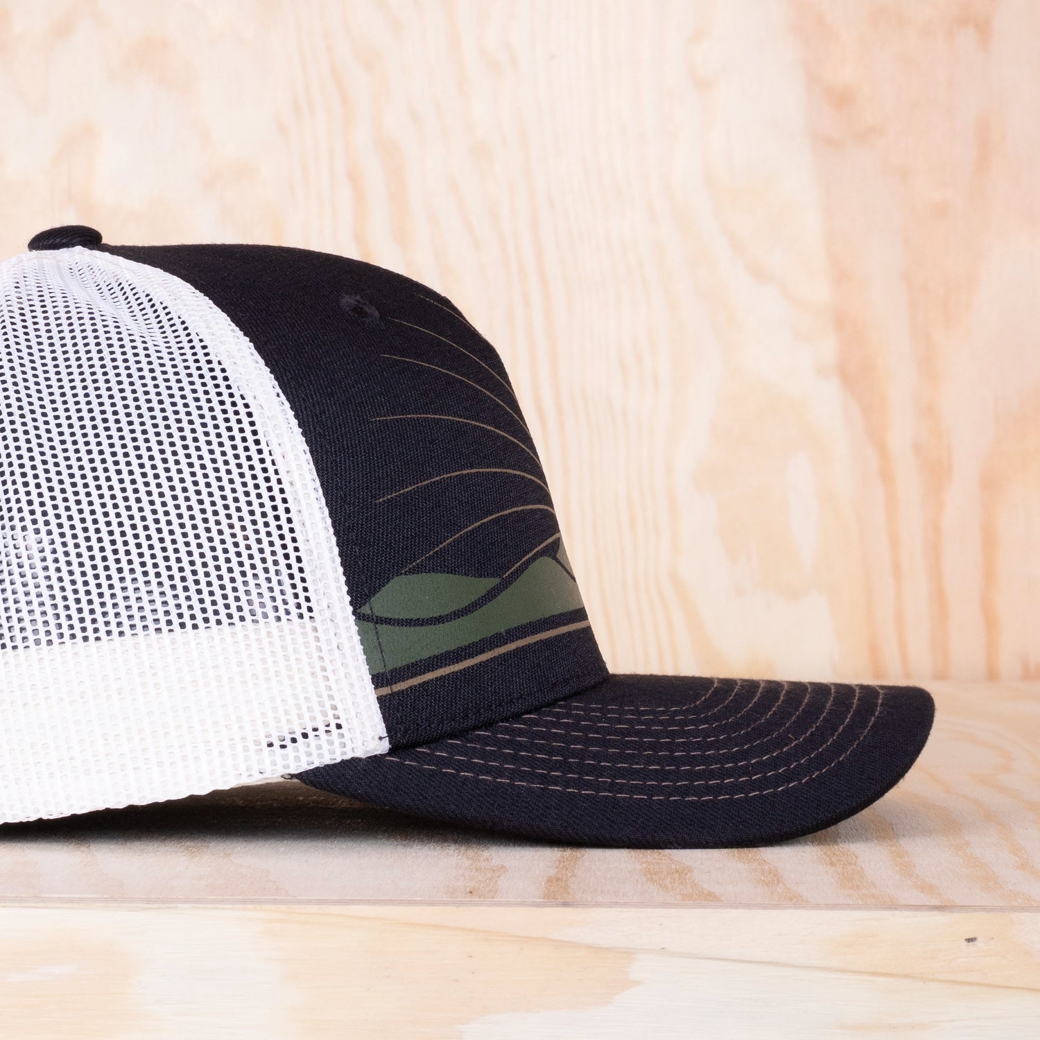 Sqrtn Mountain Line Low Trucker Cap Black