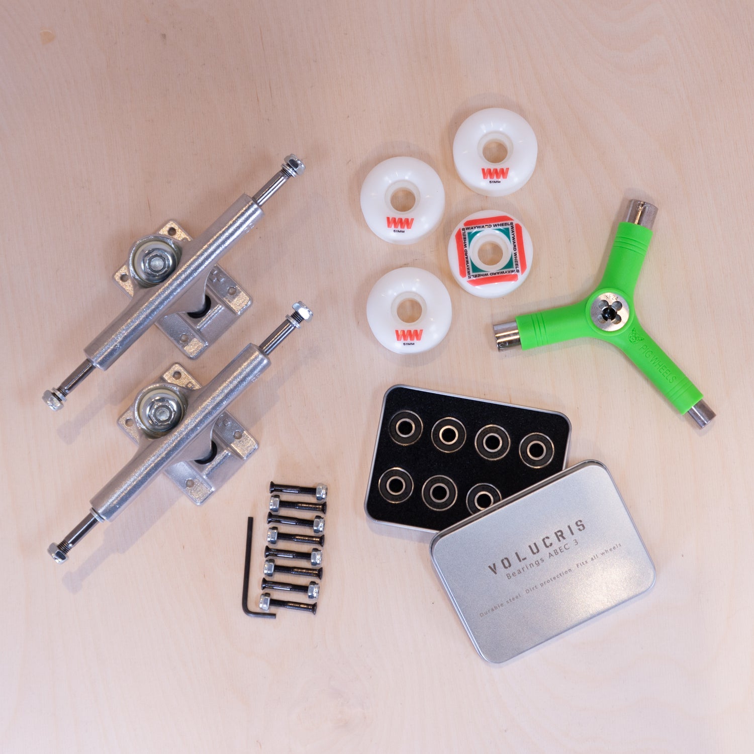 Ace Truckar + Kullager + Hjul + Skruv + Tool. Boardfit 8.5