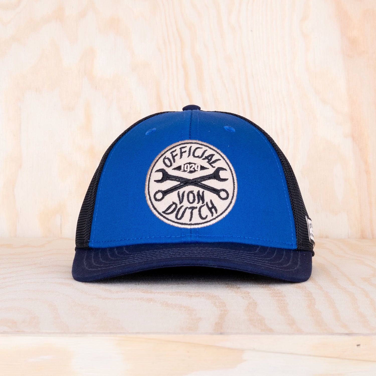 Von Dutch Semi Curved Trucker Cap Black/Blue