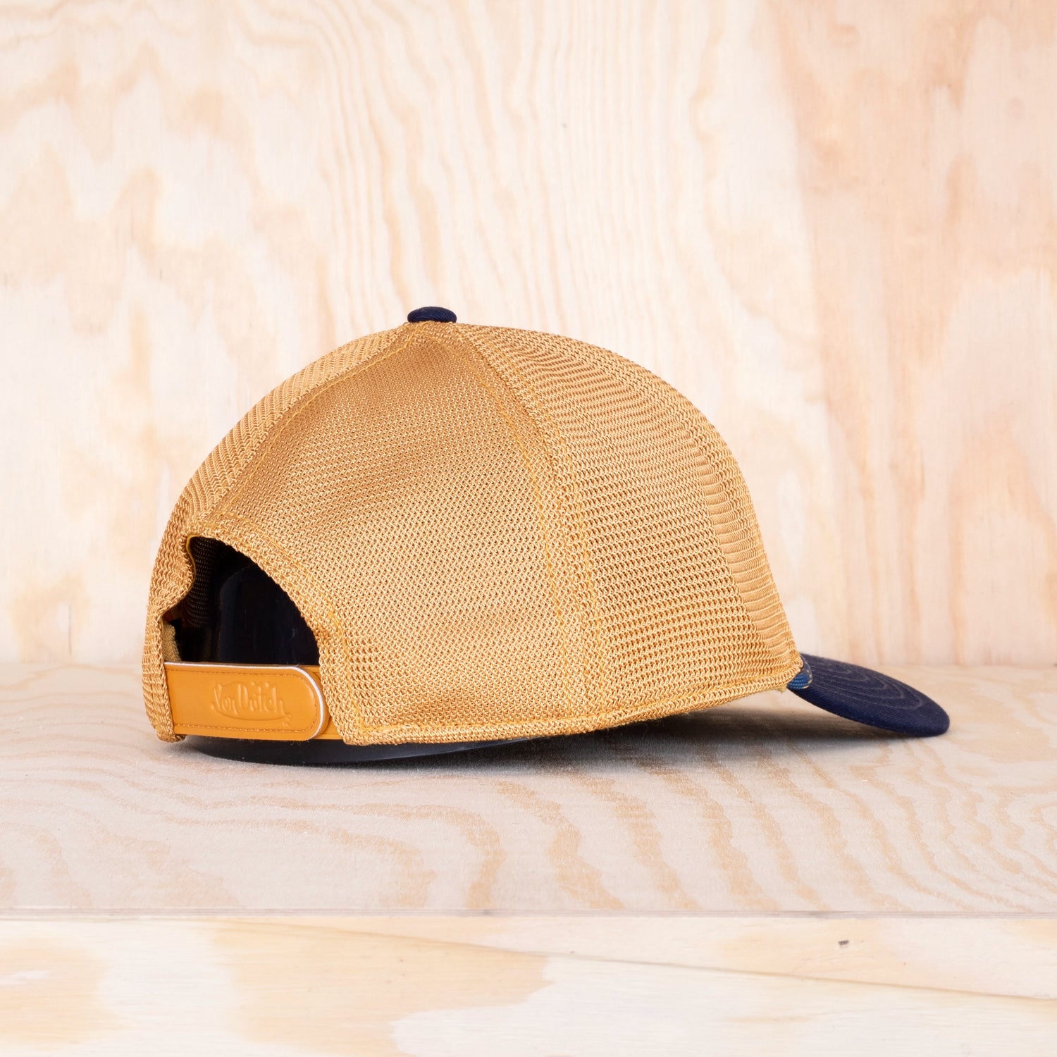 Von Dutch Semi Curved Trucker Cap White/Yellow/Blue