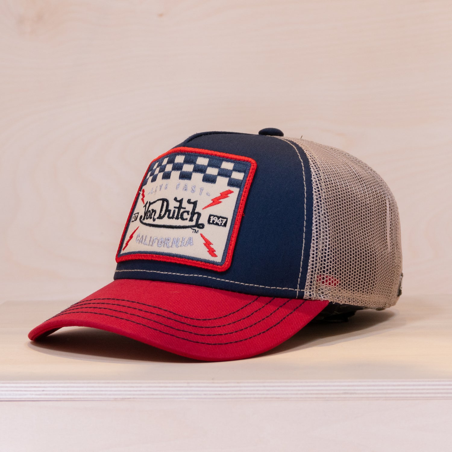 Von Dutch Square Patch Beige/Navy/Red Trucker